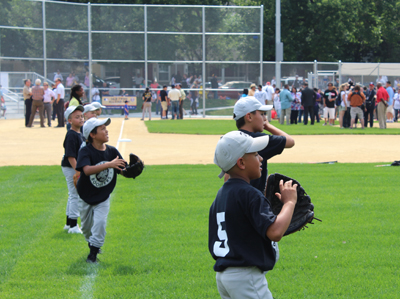 Youth playing baseball whats happening