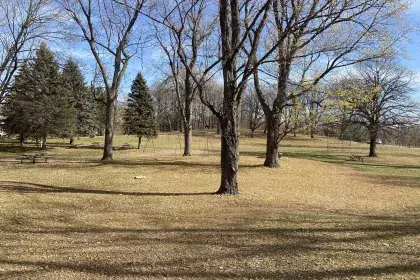 Indian Mounds - Picnic area & swings