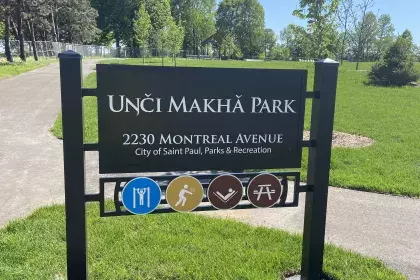 Uŋčí Makhá Park Sign